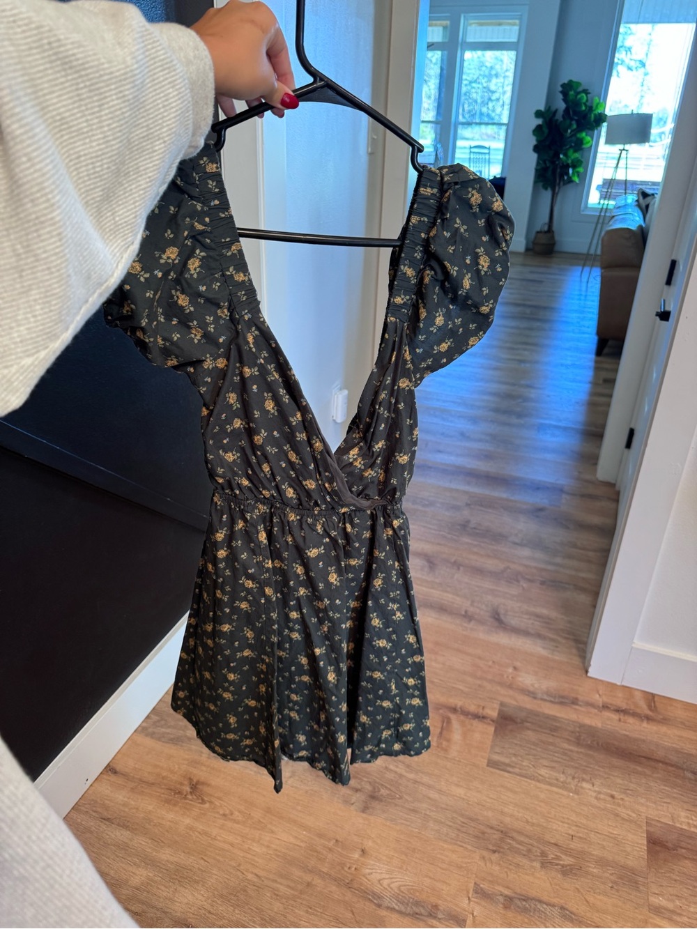 Lulu's Black Floral Wrap Crop Top with Puff Sleeves
